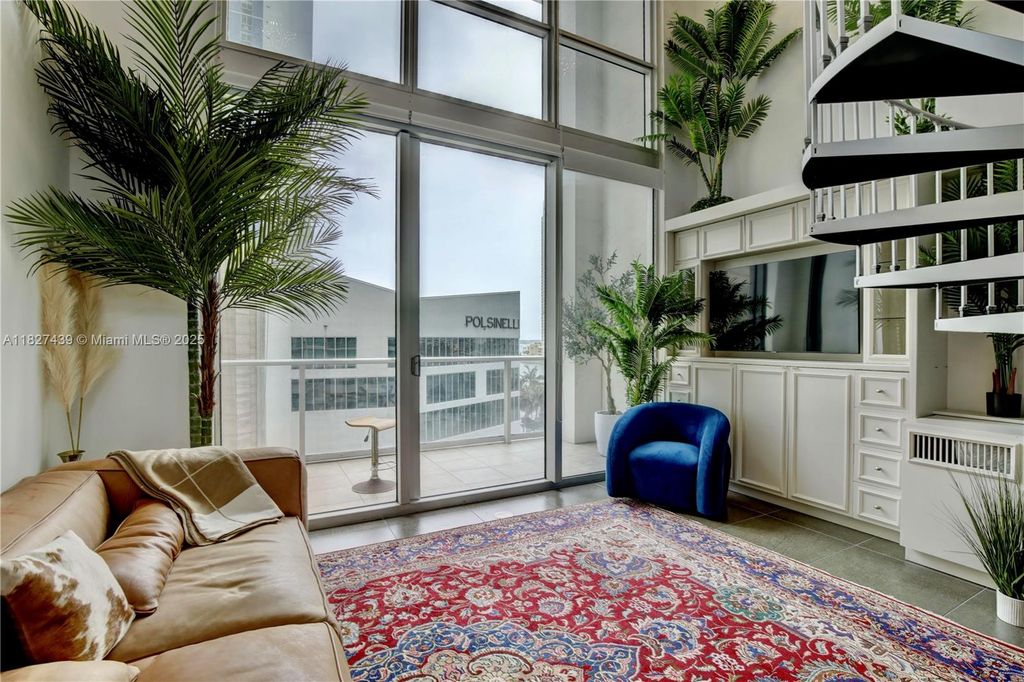 300 S Biscayne Blvd L-626, Miami, FL 33131