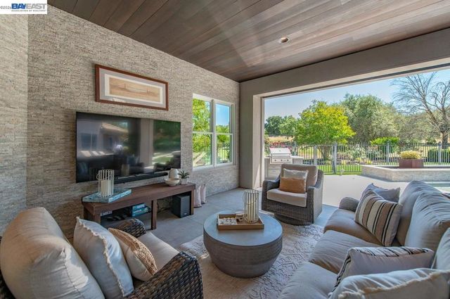 1220 Piemonte Dr, Pleasanton, CA 94566