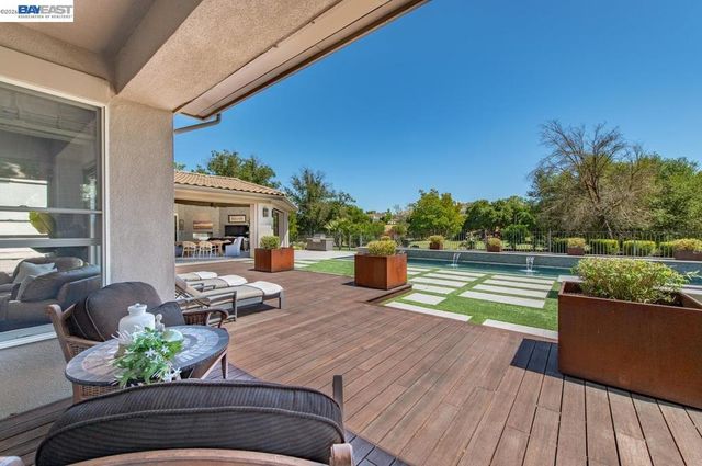 1220 Piemonte Dr, Pleasanton, CA 94566