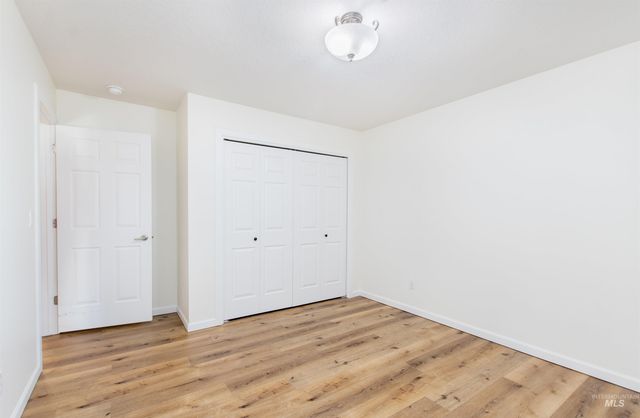 613 W Oxford Dr, Nampa, ID 83651