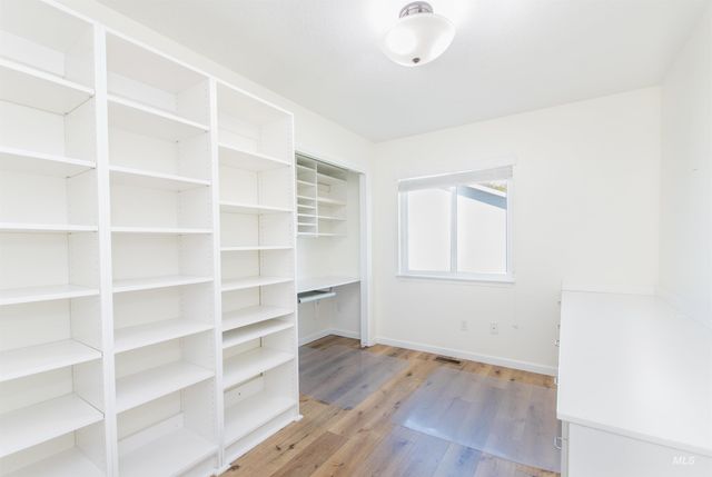 613 W Oxford Dr, Nampa, ID 83651