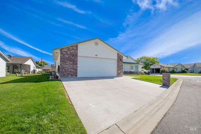 613 W Oxford Dr, Nampa, ID 83651
