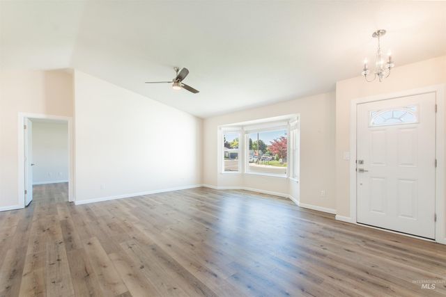 613 W Oxford Dr, Nampa, ID 83651