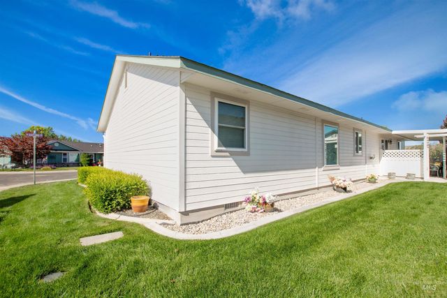 613 W Oxford Dr, Nampa, ID 83651