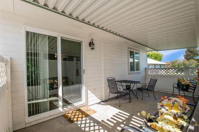 613 W Oxford Dr, Nampa, ID 83651