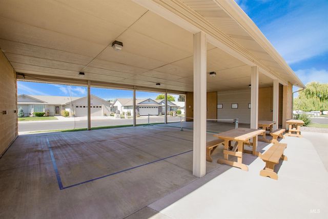 613 W Oxford Dr, Nampa, ID 83651