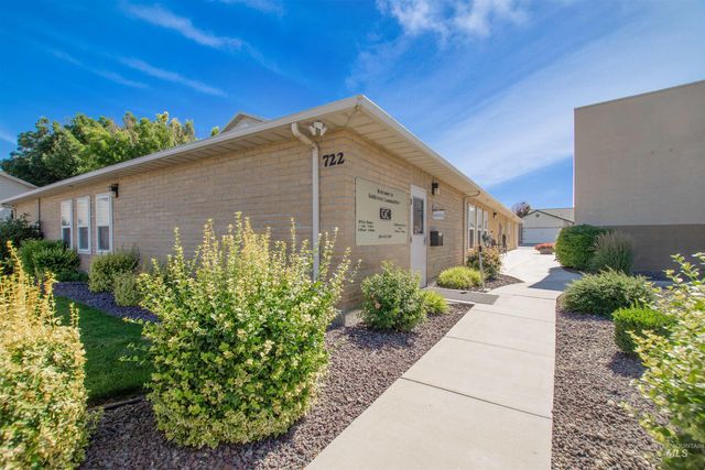 613 W Oxford Dr, Nampa, ID 83651