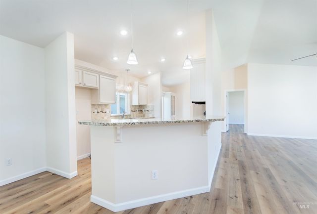 613 W Oxford Dr, Nampa, ID 83651