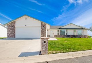 613 W Oxford Dr, Nampa, ID 83651