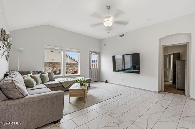 13804 Sky Harbor Avenue, El Paso, TX 79928