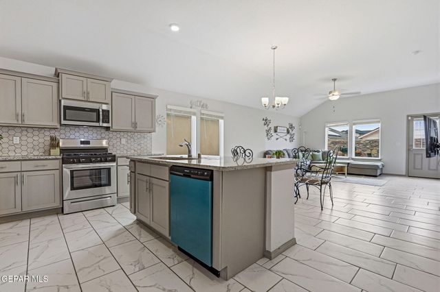 13804 Sky Harbor Avenue, El Paso, TX 79928