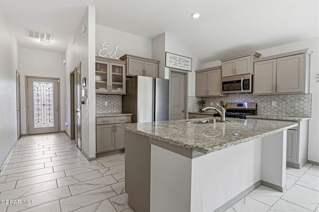 13804 Sky Harbor Avenue, El Paso, TX 79928