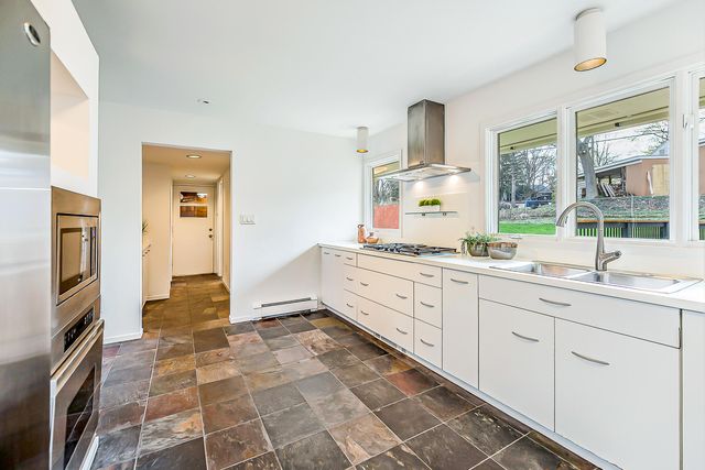 1307 Beechwood Drive, Ann Arbor, MI 48103