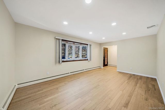 45 Roslyn Road, Roslyn Heights, NY 11577