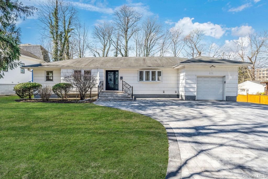 45 Roslyn Road, Roslyn Heights, NY 11577