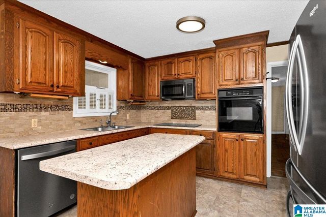 1606 WOODLAND STREET NW, Cullman, AL 35055