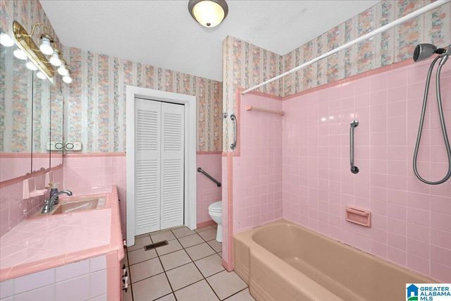 1606 WOODLAND STREET NW, Cullman, AL 35055