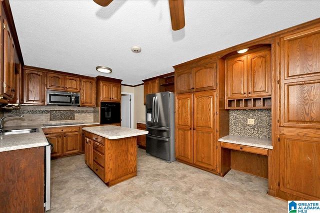 1606 WOODLAND STREET NW, Cullman, AL 35055