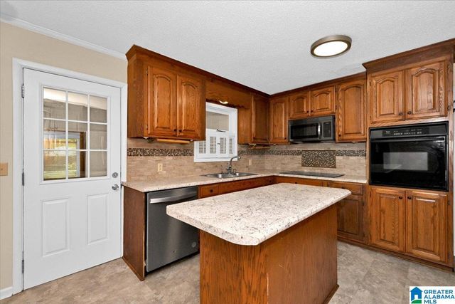1606 WOODLAND STREET NW, Cullman, AL 35055