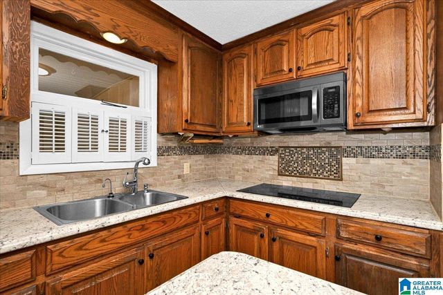 1606 WOODLAND STREET NW, Cullman, AL 35055