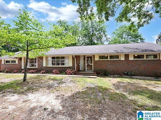 1606 WOODLAND STREET NW, Cullman, AL 35055