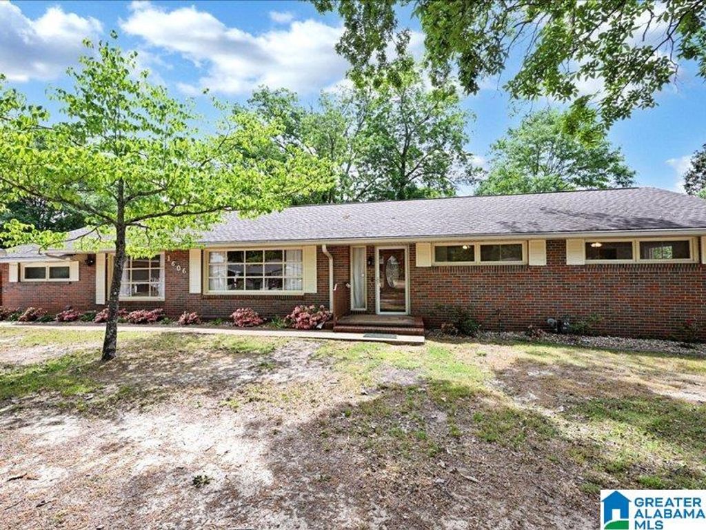 1606 WOODLAND STREET NW, Cullman, AL 35055