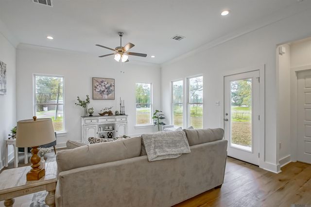 654 Turnstone Ave, Baton Rouge, LA 70819