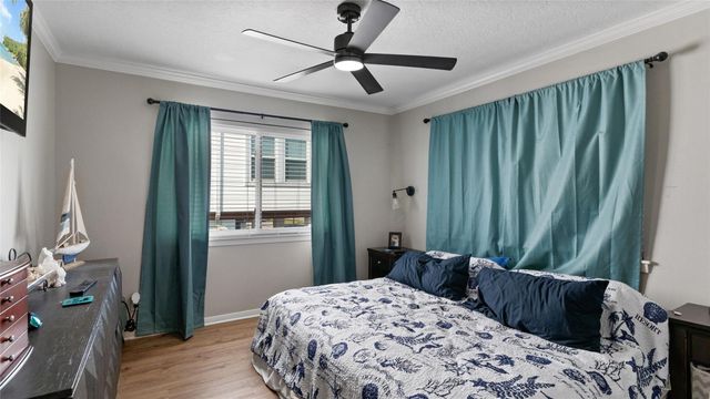 261 Barracuda Street, Bayou Vista, TX 77563