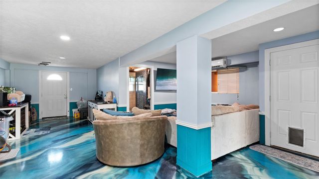 261 Barracuda Street, Bayou Vista, TX 77563