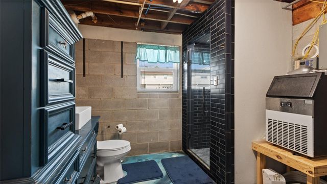 261 Barracuda Street, Bayou Vista, TX 77563