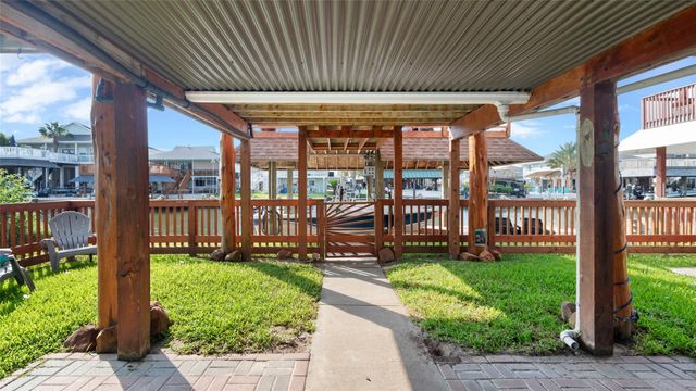 261 Barracuda Street, Bayou Vista, TX 77563