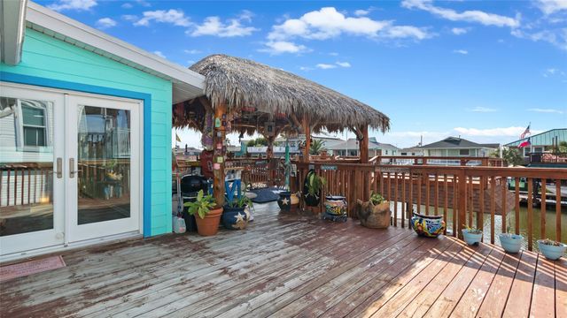 261 Barracuda Street, Bayou Vista, TX 77563
