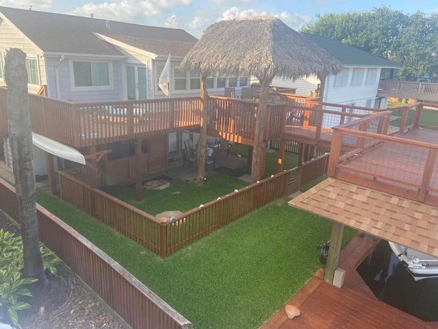 261 Barracuda Street, Bayou Vista, TX 77563