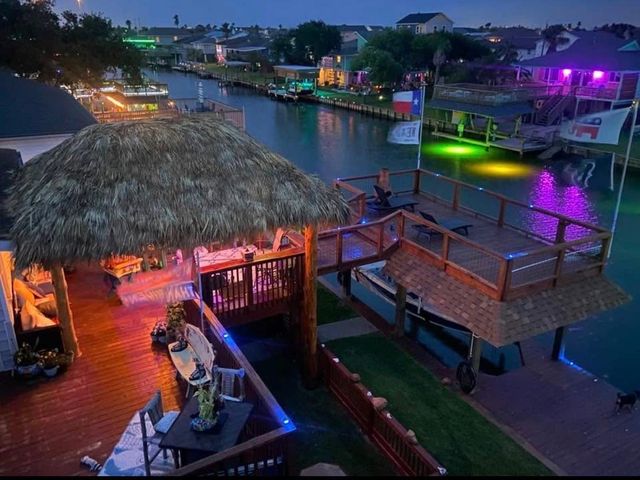 261 Barracuda Street, Bayou Vista, TX 77563