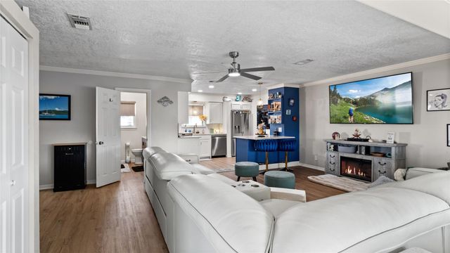 261 Barracuda Street, Bayou Vista, TX 77563