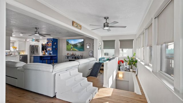 261 Barracuda Street, Bayou Vista, TX 77563