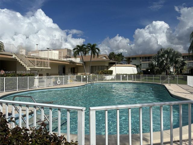 17001 NE 13th Ave 314, Miami, FL 33162