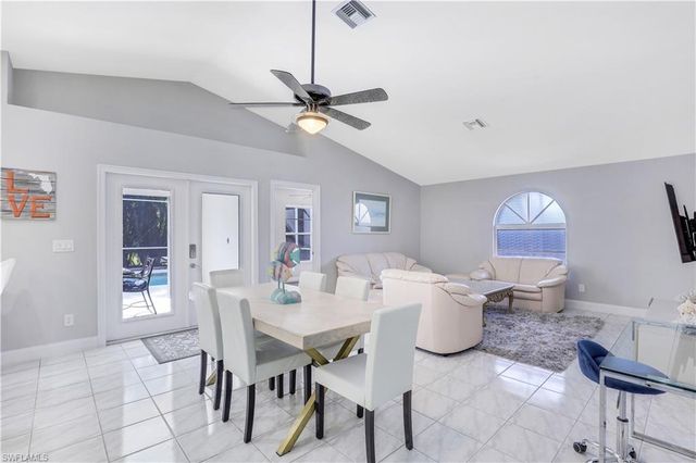 718 95th AVE N, Naples, FL 34108