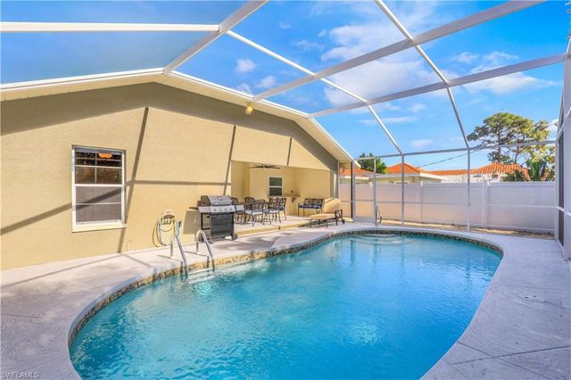 718 95th AVE N, Naples, FL 34108