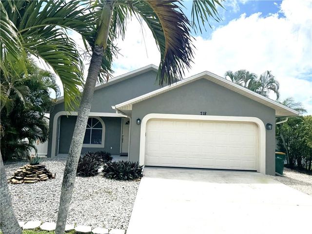 718 95th AVE N, Naples, FL 34108