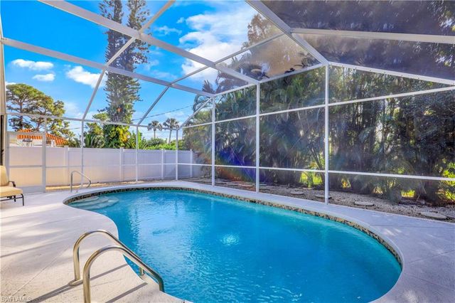 718 95th AVE N, Naples, FL 34108