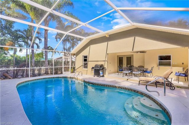 718 95th AVE N, Naples, FL 34108