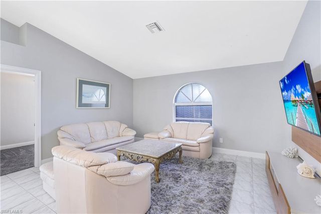 718 95th AVE N, Naples, FL 34108