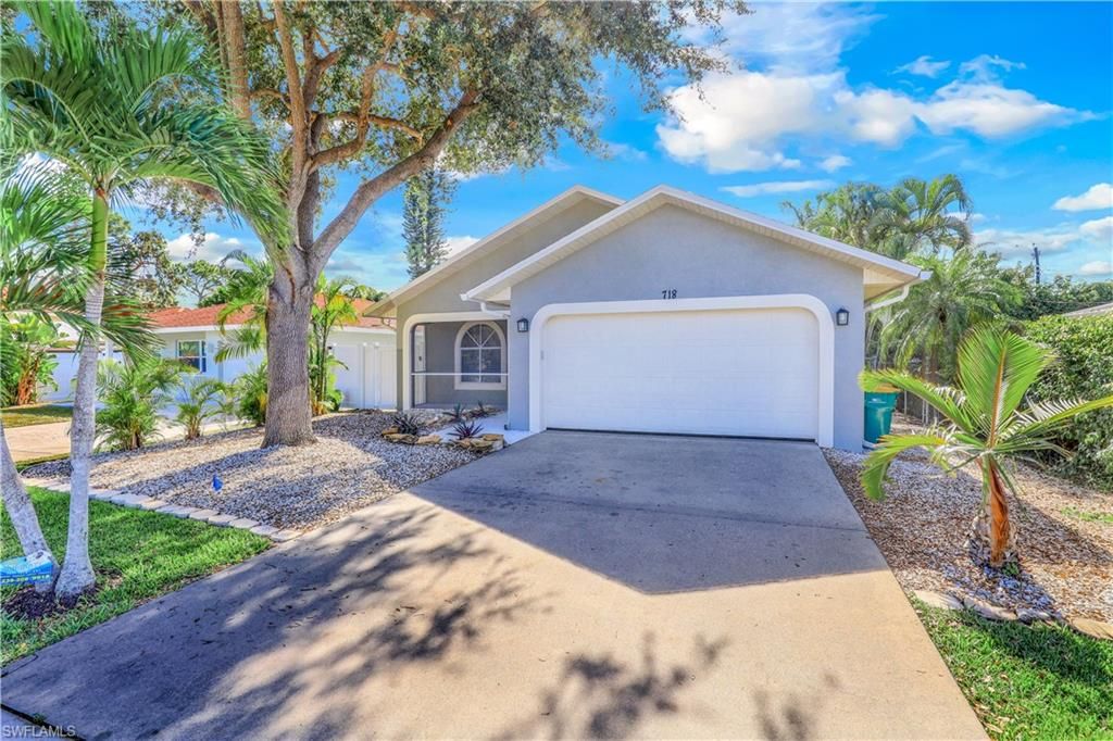 718 95th AVE N, Naples, FL 34108