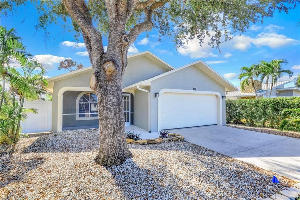 718 95th AVE N, NAPLES, FL 34108 — photo 2