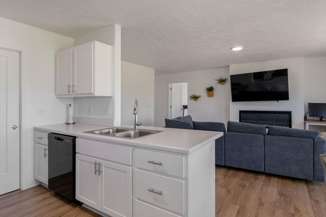 613 N Cheyenne Valley Road, Nixa, MO 65714