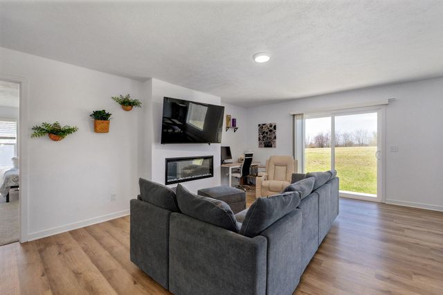 613 N Cheyenne Valley Road, Nixa, MO 65714