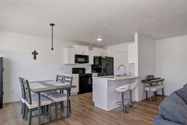 613 N Cheyenne Valley Road, Nixa, MO 65714