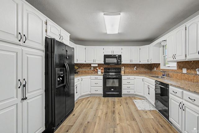 9111 Cara's Way, Manhattan, KS 66502