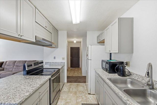 2003 Chambord Dr, Stockton, CA 95210